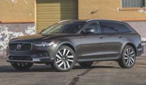 2022 Volvo V90 Cross Country Review: The Almost-Luxury Anti-SUV
