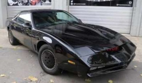 The KITT car is going up for auction, it will be delivered to the new owner by David Hasselhoff