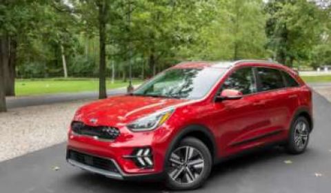 2020 Kia Niro PHEV Review: Old-School Hybrid With Old-School Issues
