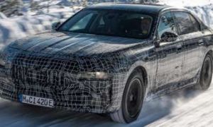 Electric BMW i7 in winter tests