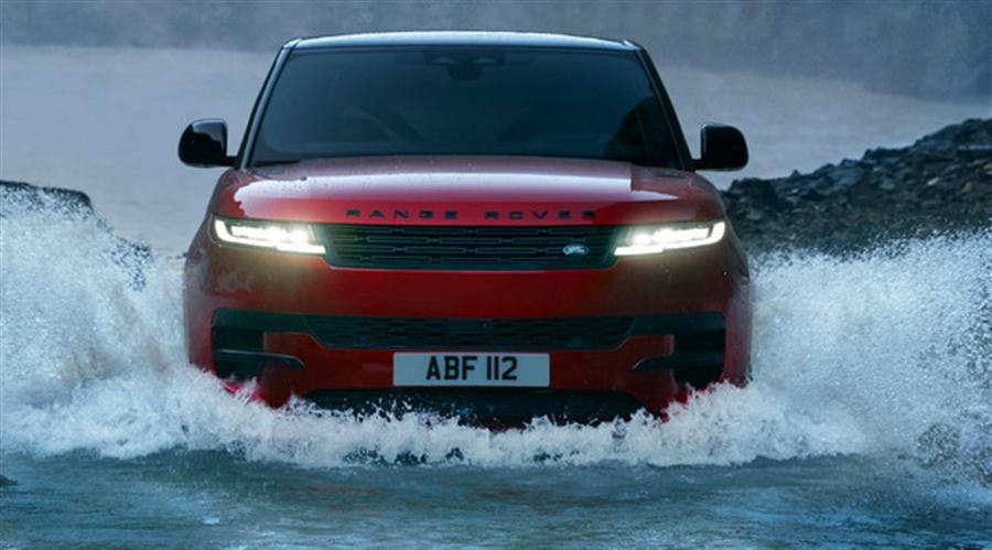 The new Range Rover Sport is presented with a historic rise on the dam overflow