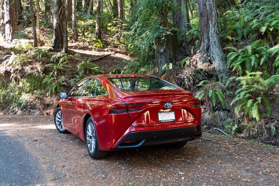 2021 Toyota Mirai Makes a Stylish Play for a Hydrogen Future