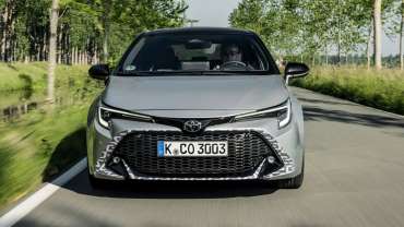 Toyota Corolla (2023 facelift) review: self-charge of the light brigade